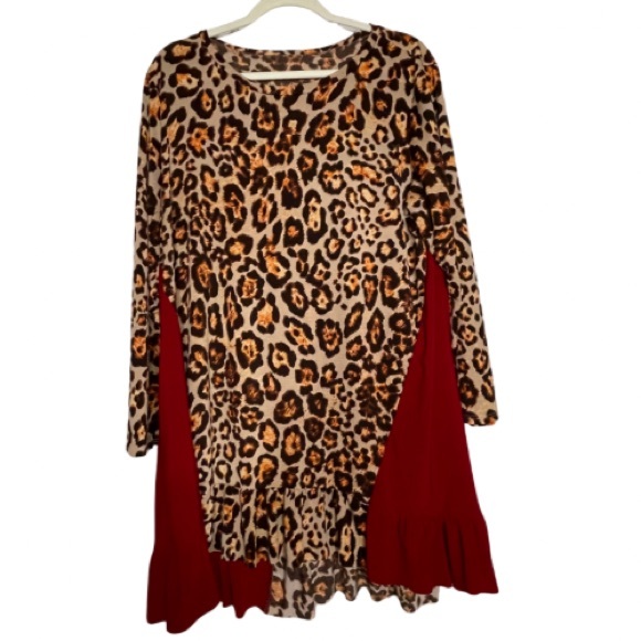 Striking women’s plus size top no label. P2P: 23.6” Length- Front: 33”Back: 35” - Picture 1 of 7